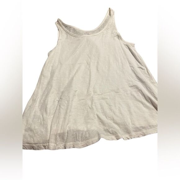 Crown and Ivy size medium authentic tee tee like new see pics - Picture 1 of 2